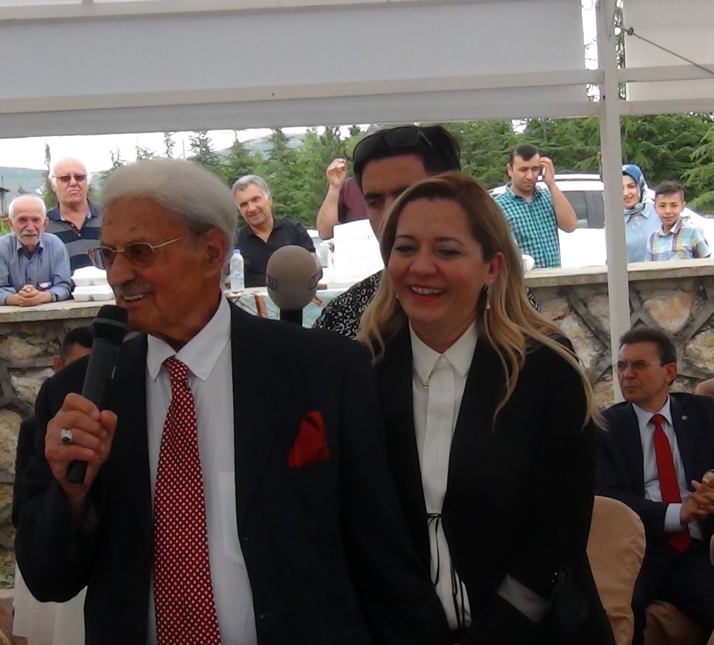 Eski Bakan Kıratlıoğlu Aylin Cesur'u ziyaret etti.